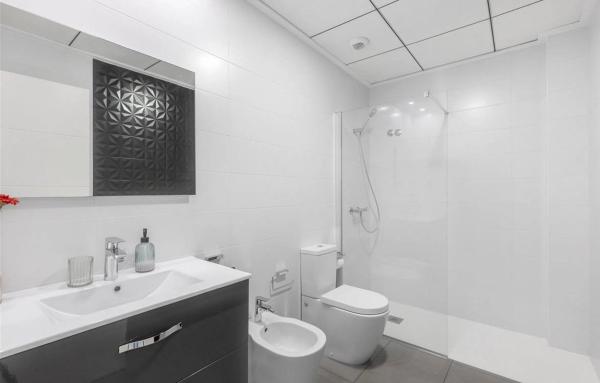 Casa independiente en calle Lira