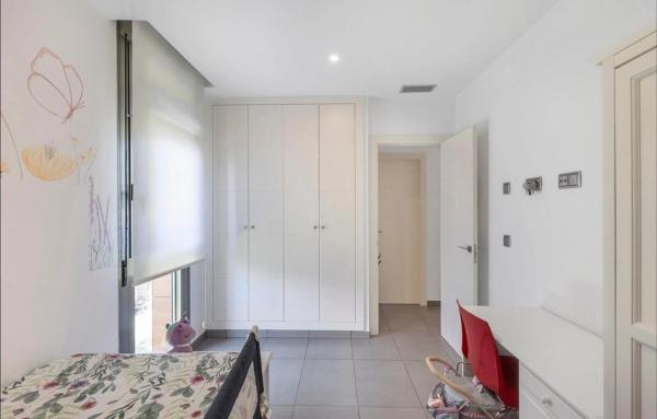 Casa independiente en calle Lira