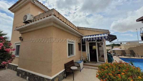 Casa independiente en calle Palmito