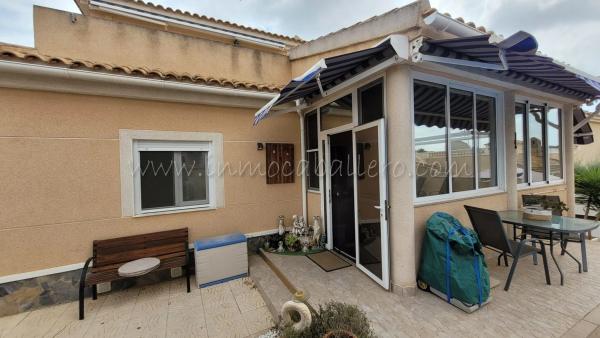 Casa independiente en calle Palmito