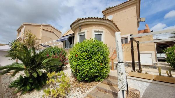 Casa independiente en calle Palmito