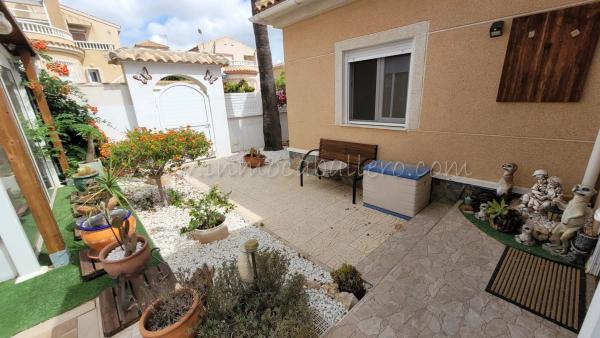 Casa independiente en calle Palmito