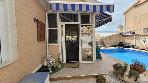 Casa independiente en calle Palmito