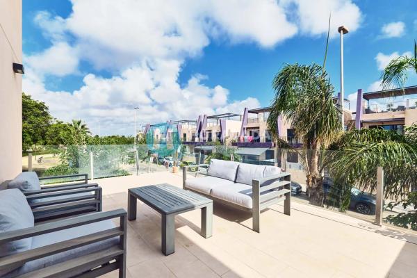 Chalet pareado en calle Flor de Pascua