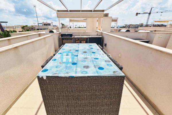 Chalet pareado en calle Flor de Pascua