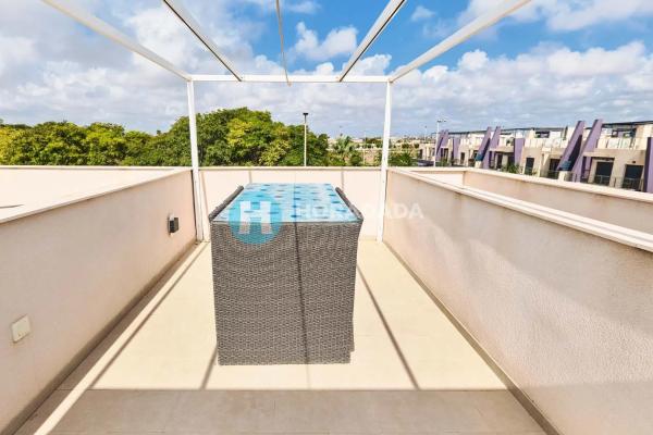 Chalet pareado en calle Flor de Pascua