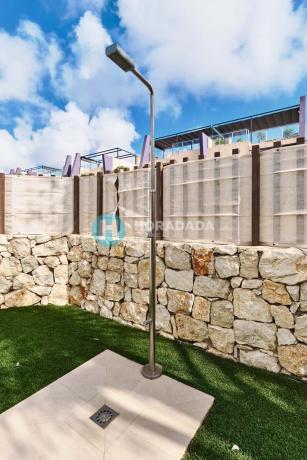 Chalet pareado en calle Flor de Pascua