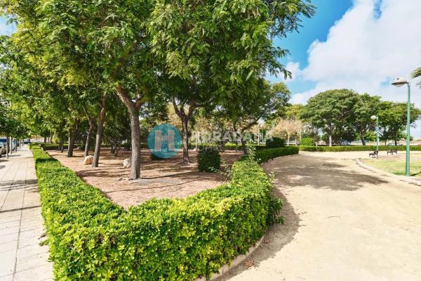 Chalet pareado en calle Flor de Pascua