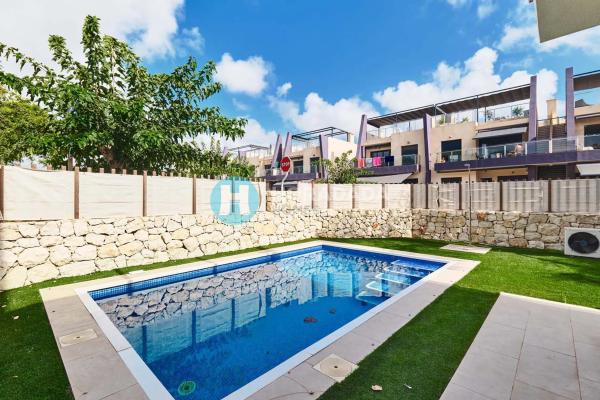 Chalet pareado en calle Flor de Pascua