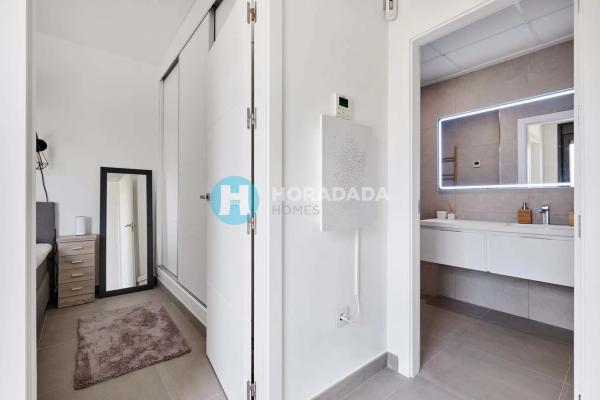 Chalet pareado en calle Flor de Pascua