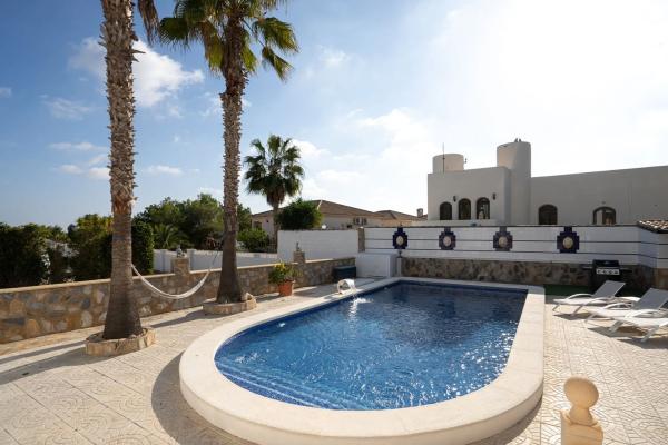 Casa independiente en calle Mimosa