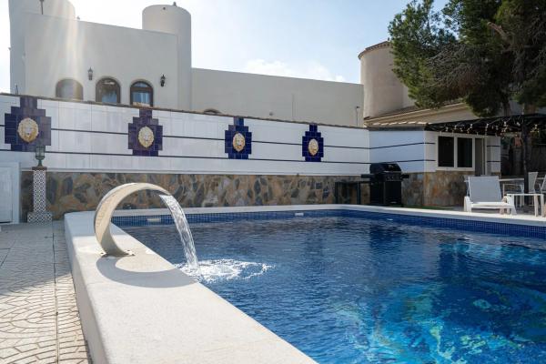 Casa independiente en calle Mimosa