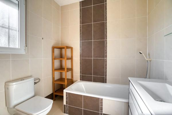 Casa independiente en calle Mimosa