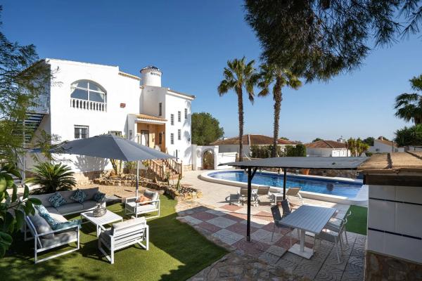 Casa independiente en calle Mimosa