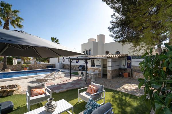 Casa independiente en calle Mimosa