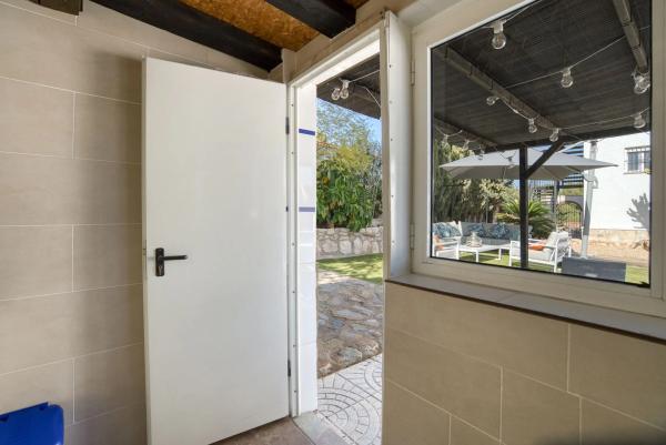 Casa independiente en calle Mimosa