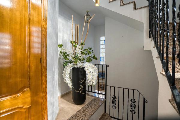 Casa independiente en calle Mimosa