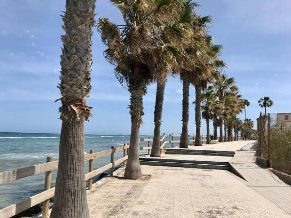 Chalet adosado en calle Veleta, 30