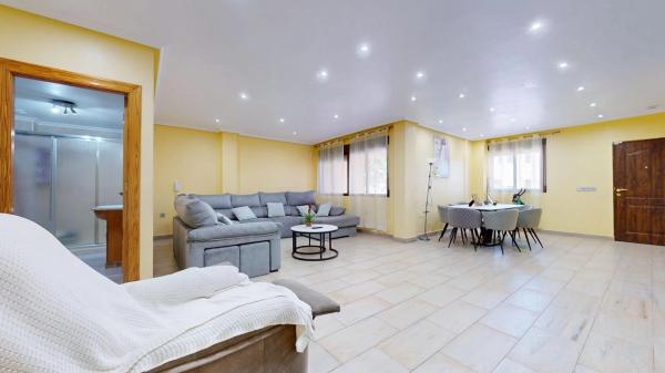 Chalet adosado en calle Tolerancia