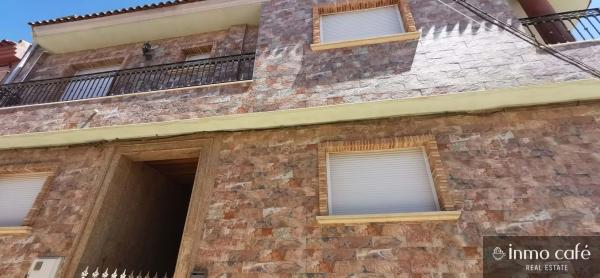 Chalet pareado en calle Magallanes