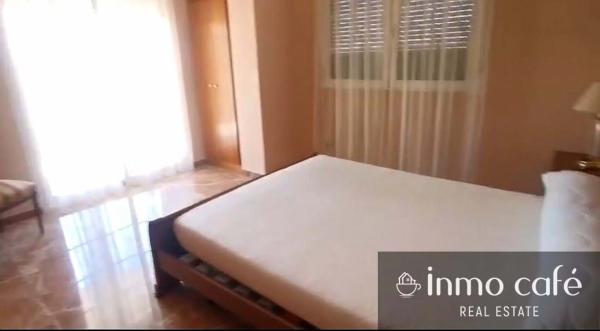 Chalet pareado en calle Magallanes