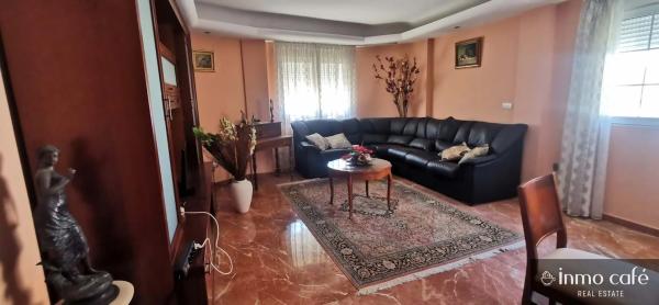 Chalet pareado en calle Magallanes