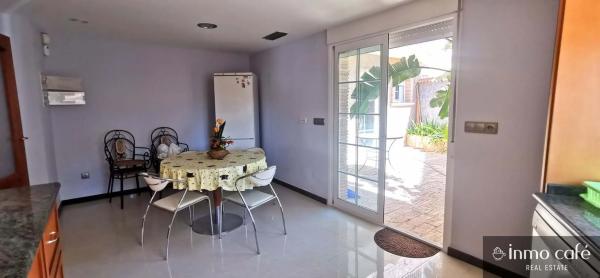 Chalet pareado en calle Magallanes