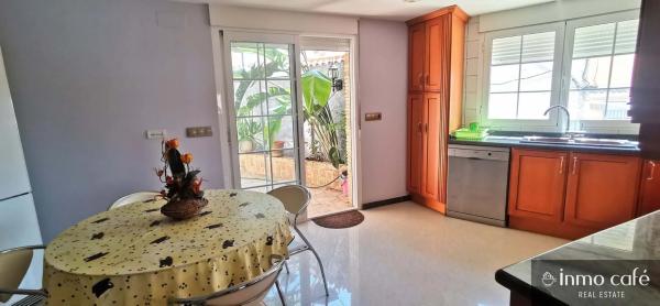 Chalet pareado en calle Magallanes