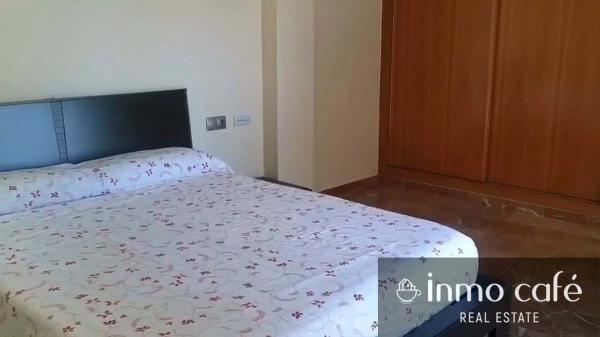 Chalet pareado en calle Magallanes