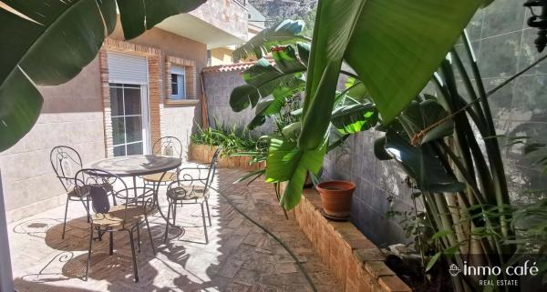 Chalet pareado en calle Magallanes