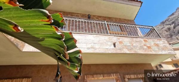 Chalet pareado en calle Magallanes