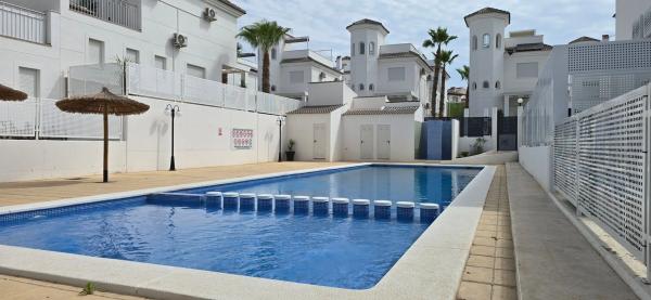 Casa independiente en calle Winston Churchill, 6