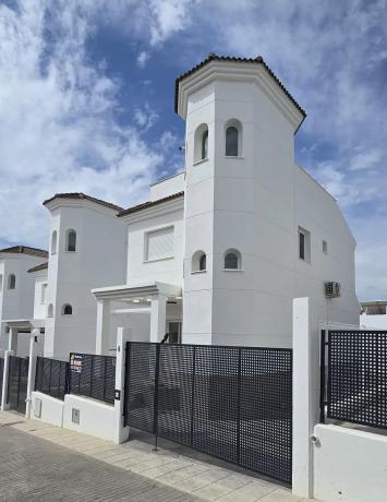 Casa independiente en calle Winston Churchill, 6