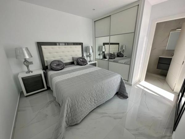 Casa independiente en calle Winston Churchill, 4