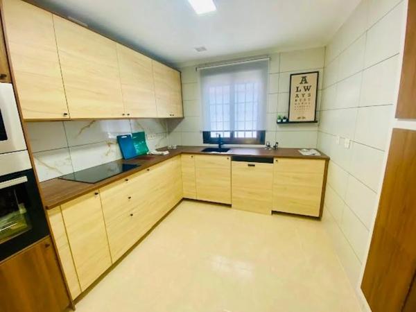 Chalet pareado en calle la Castellana