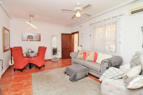 Casa independiente en calle Sevilla