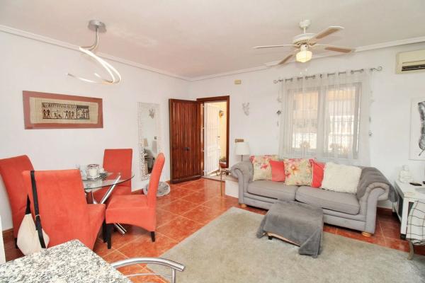 Casa independiente en calle Sevilla