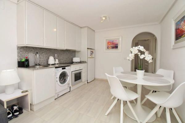 Chalet adosado en calle Bermudas, 2