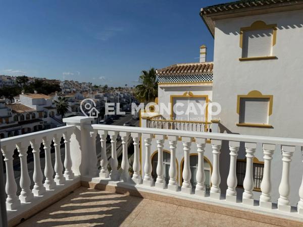 Casa independiente en calle Mimosas