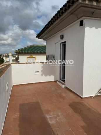 Casa independiente en calle Mimosas