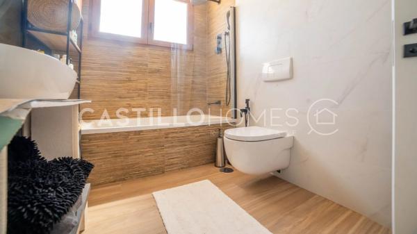 Casa independiente en calle Huelma, 4