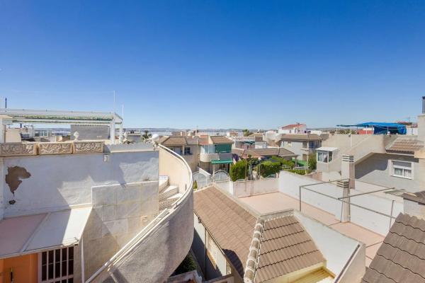 Chalet pareado en calle el Limonar, 32