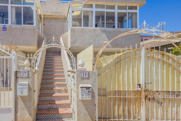 Chalet pareado en calle el Limonar, 32