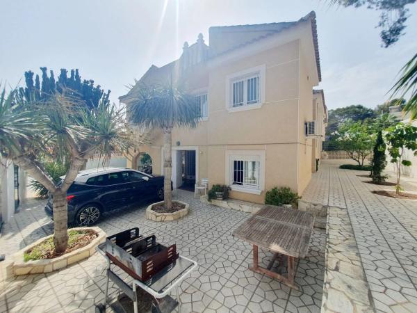 Casa independiente en Cl Varsovia Bal, 1