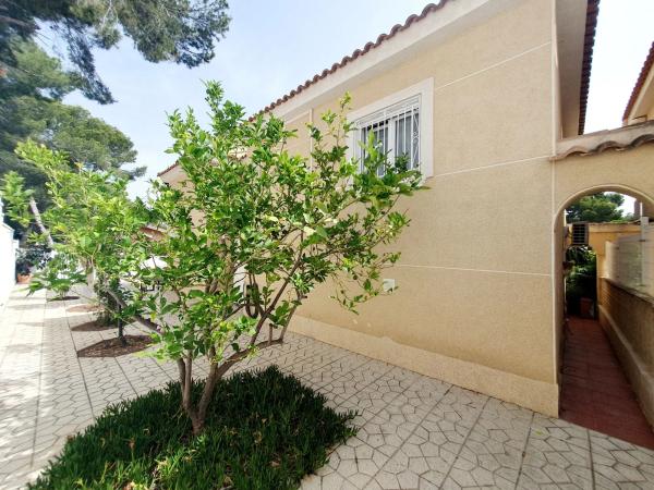 Casa independiente en Cl Varsovia Bal, 1