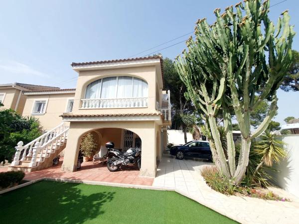 Casa independiente en Cl Varsovia Bal, 1