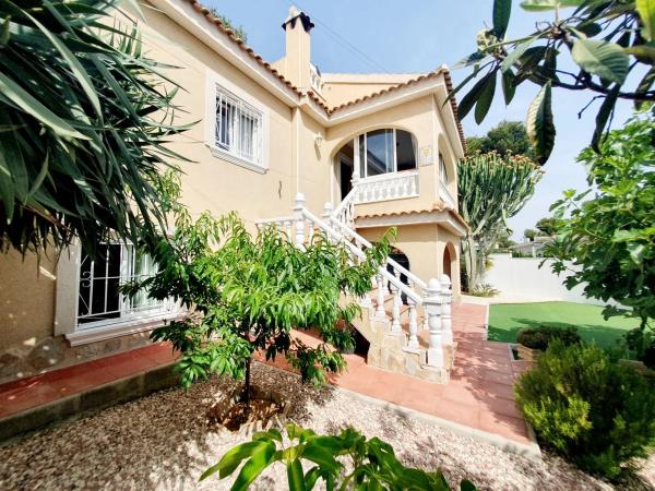 Casa independiente en Cl Varsovia Bal, 1