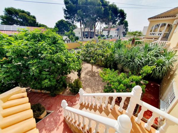 Casa independiente en Cl Varsovia Bal, 1