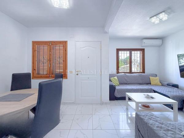 Chalet adosado en calle Manzana 3