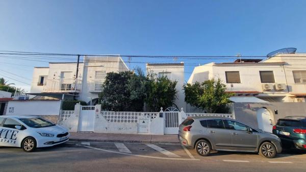 Casa independiente en calle Bruselas